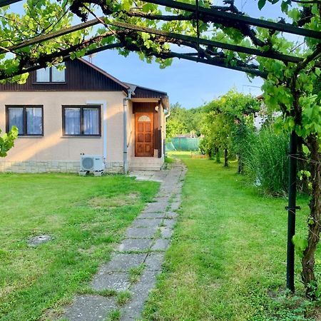 Chata Pod Kopcem Uhersky Ostroh Exterior foto